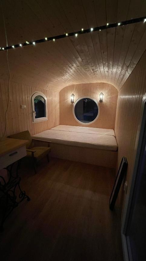 Glamping - Stylova Maringotka V Srdci Ladova Kraje, Pobliz Hlavniho Mesta Prahy Stribrna Skalice Экстерьер фото