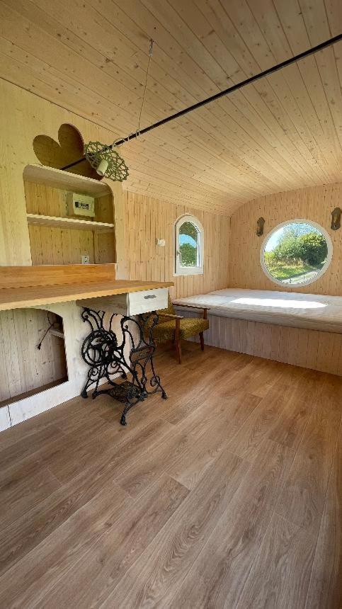 Glamping - Stylova Maringotka V Srdci Ladova Kraje, Pobliz Hlavniho Mesta Prahy Stribrna Skalice Экстерьер фото